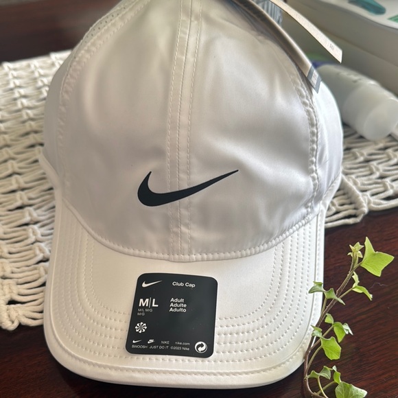 Nike White Cap with Black Nike Logo. Medium/Large - Picture 2 of 5
